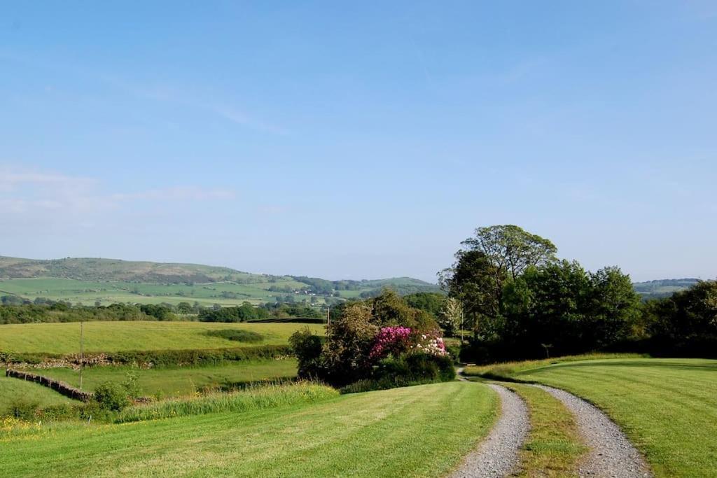 Cartmel Barn: Beckside Stables Villa ภายนอก รูปภาพ